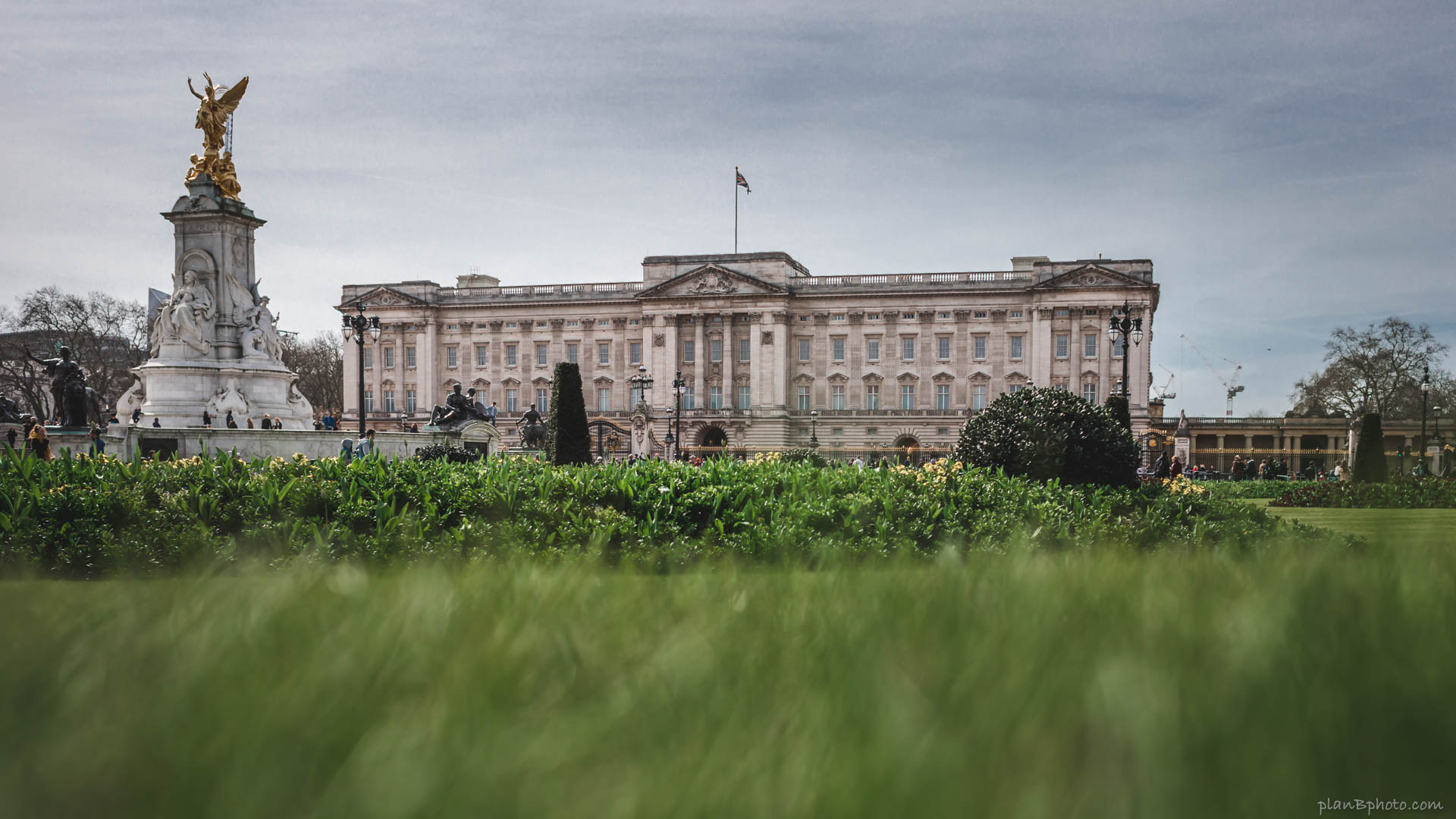 free HD desktop wallpaper of Buckingham Palace in London in summer