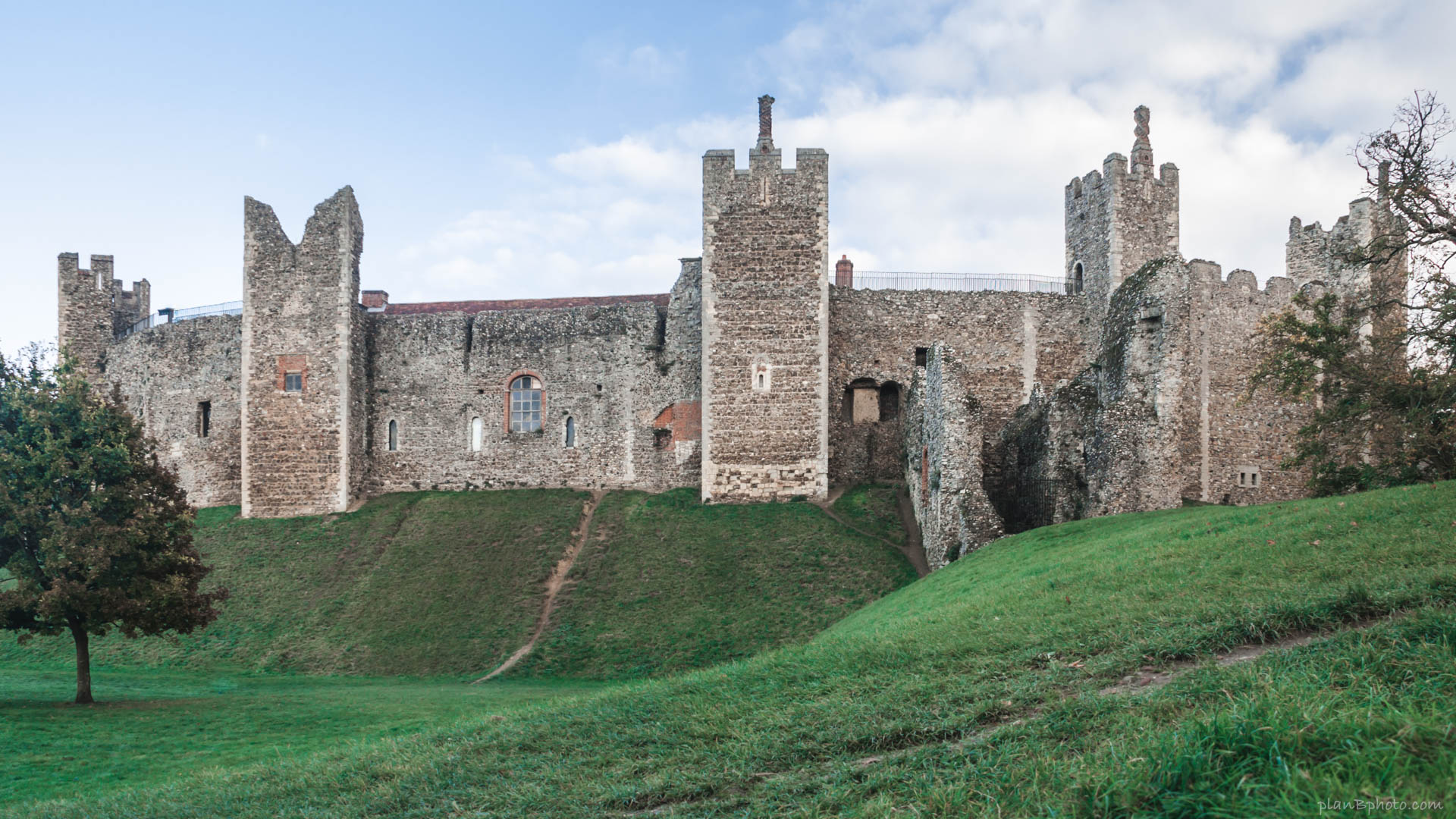 free desktop image of medieval castle in England